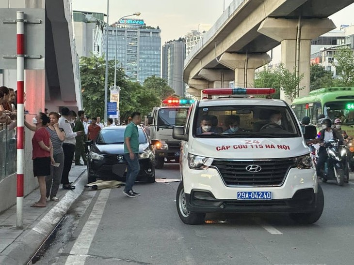 Người đàn ông nhảy từ ga đường sắt trên cao xuống, tử vong tại chỗ - Ảnh 1. Người đàn ông nhảy từ ga đường sắt trên cao xuống, tử vong tại chỗ - Ảnh 1.