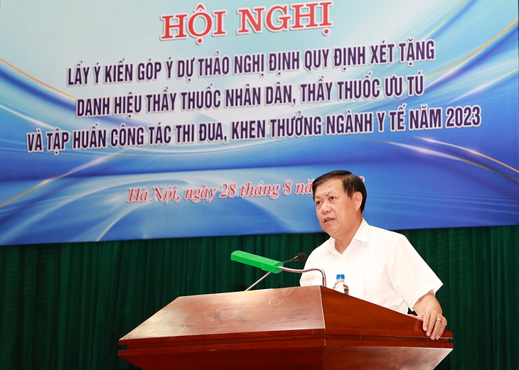 Sửa đổi, bổ sung các quy định còn vướng trong thực tiễn xét tặng Thầy thuốc nhân dân, Thầy thuốc ưu tú - Ảnh 1. Sửa đổi, bổ sung các quy định còn vướng trong thực tiễn xét tặng Thầy thuốc nhân dân, Thầy thuốc ưu tú - Ảnh 1.