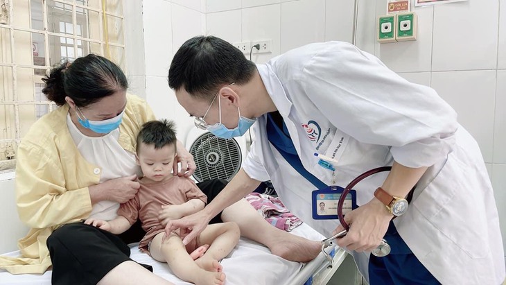 Phụ huynh và giáo viên cần lưu ý gì về bệnh tay chân miệng trước thềm năm học mới? - Ảnh 2.