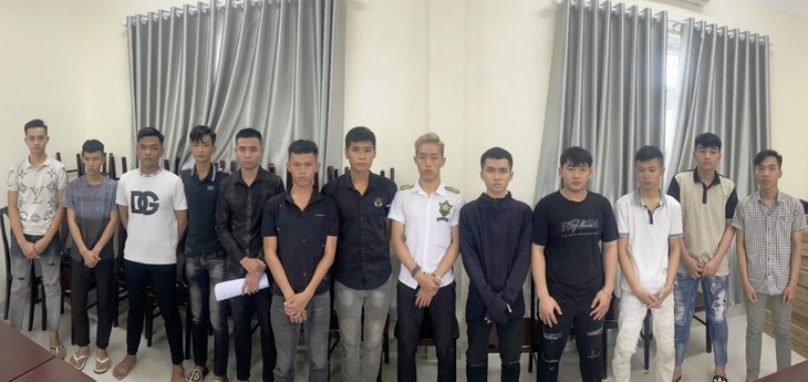 Khởi tố hai nhóm "dàn trận" hỗn chiến trong đêm khiến ba người nhập viện - Ảnh 1.