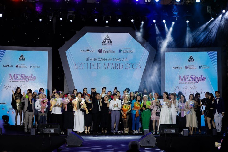 Lộ diện Gương mặt khả ái tại Lễ vinh danh và trao giải Art Hair Award Vietnam 2023 - Ảnh 1. Lộ diện Gương mặt khả ái tại Lễ vinh danh và trao giải Art Hair Award Vietnam 2023 - Ảnh 1.