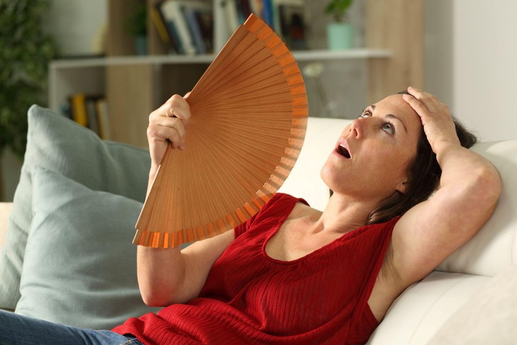 Loại thực phẩm rẻ như rau giúp giảm cơn bốc hỏa ở phụ nữ tuổi mãn kinh - Ảnh 1. Loại thực phẩm rẻ như rau giúp giảm cơn bốc hỏa ở phụ nữ tuổi mãn kinh - Ảnh 1.