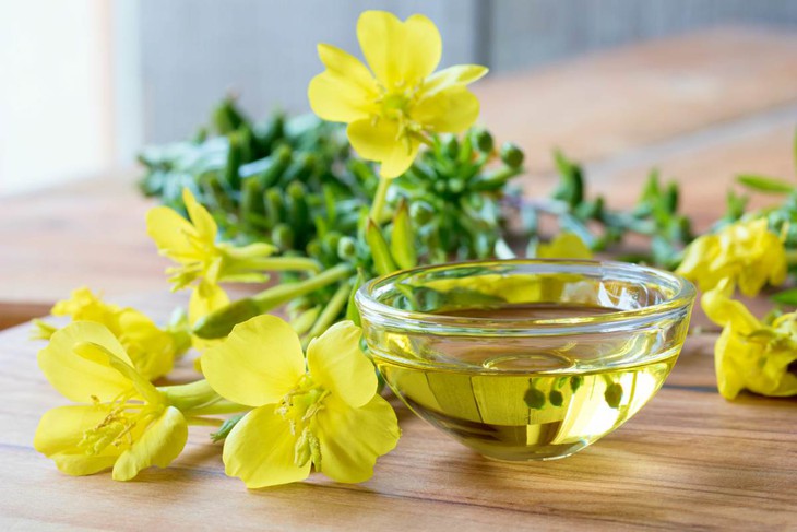 Muốn trẻ hóa làn da, không thể bỏ qua dầu hoa anh thảo - Ảnh 1.