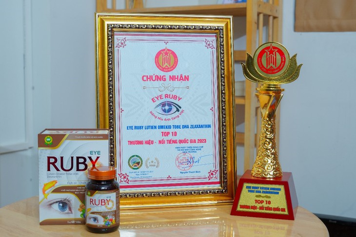 Eye Ruby được vinh danh Top 10 thương hiệu - nhãn hiệu nổi tiếng Quốc gia 2023 - Ảnh 1. Eye Ruby được vinh danh Top 10 thương hiệu - nhãn hiệu nổi tiếng Quốc gia 2023 - Ảnh 1.