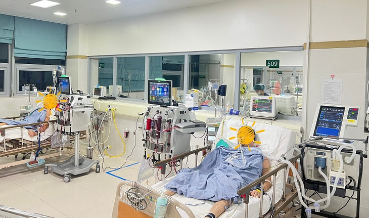 Lần đầu tiên đào thải CO2 qua màng ngoài cơ thể cứu 2 bệnh nhân tổn thương phổi nguy kịch - Ảnh 1. Lần đầu tiên đào thải CO2 qua màng ngoài cơ thể cứu 2 bệnh nhân tổn thương phổi nguy kịch - Ảnh 1.