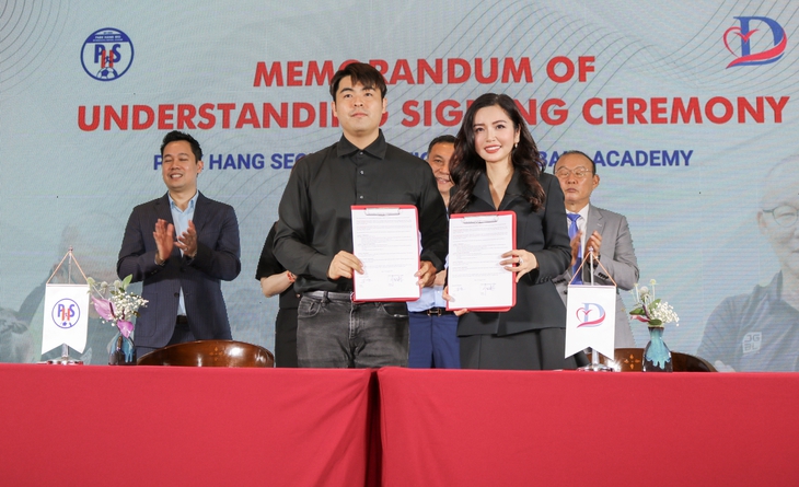 Bệnh viện Đông Đô đồng hành chăm sóc sức khỏe cầu thủ của học viện bóng đá Park Hang - seo - Ảnh 1. Bệnh viện Đông Đô đồng hành chăm sóc sức khỏe cầu thủ của học viện bóng đá Park Hang - seo - Ảnh 1.