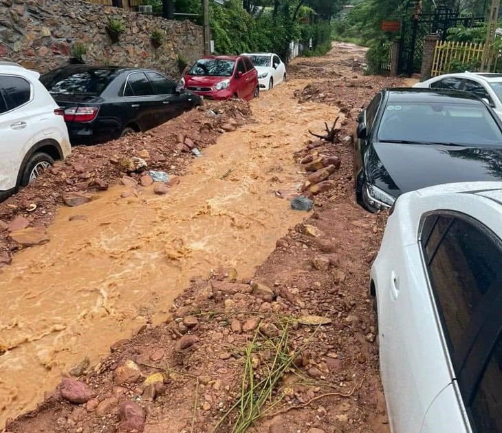 Hà Nội đề nghị huyện Sóc Sơn rút kinh nghiệm trong việc thông tin, báo cáo thiên tai - Ảnh 3. Hà Nội đề nghị huyện Sóc Sơn rút kinh nghiệm trong việc thông tin, báo cáo thiên tai - Ảnh 3.