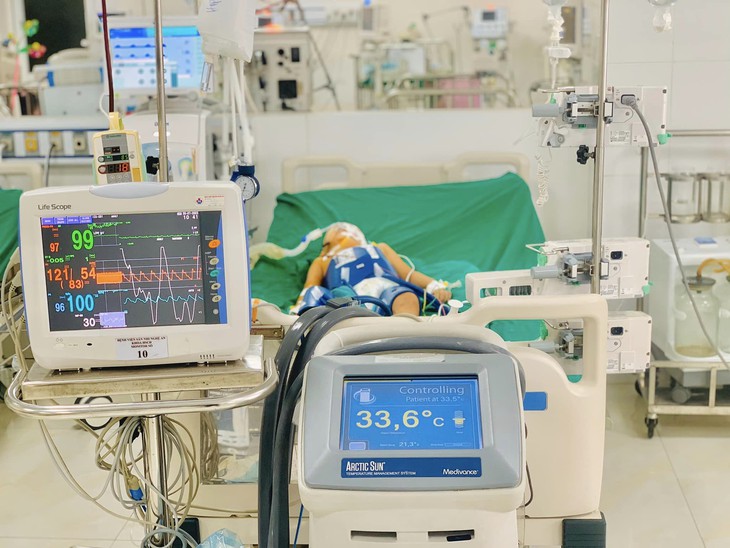 Nghệ An: Cứu sống trẻ ngừng thở, ngừng tim sau đuối nước nhờ kỹ thuật hạ thân nhiệt chỉ huy - Ảnh 1.
