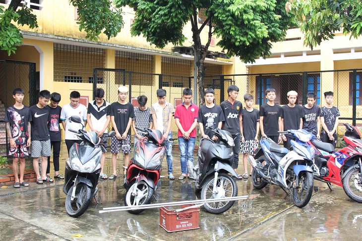 Khởi tố nhóm thanh niên mang hung khí đuổi đánh nhau trên đường cao tốc - Ảnh 1. Khởi tố nhóm thanh niên mang hung khí đuổi đánh nhau trên đường cao tốc - Ảnh 1.