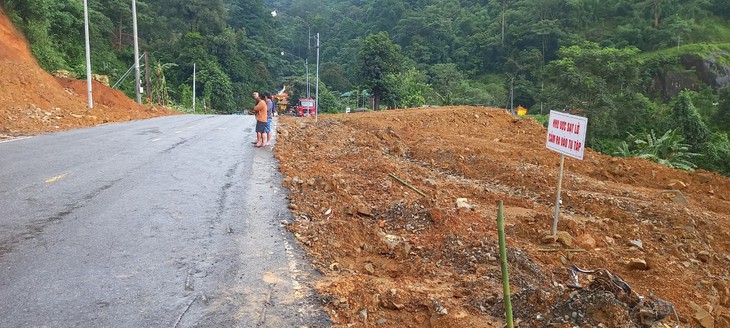 Đèo Bảo Lộc nhộn nhịp trở lại, đường tránh Nam TP Bảo Lộc thì lại nứt toác - Ảnh 11. Đèo Bảo Lộc nhộn nhịp trở lại, đường tránh Nam TP Bảo Lộc thì lại nứt toác - Ảnh 11.