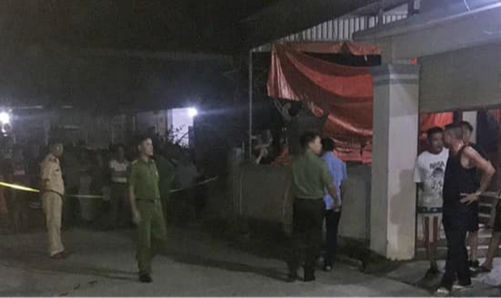 Truy bắt đối tượng hành hung hàng xóm khiến 2 người thương vong - Ảnh 1.