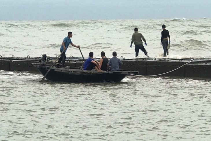 Đi đánh cá, bố mẹ và con trai lớp 12 mất tích trên biển - Ảnh 1. Đi đánh cá, bố mẹ và con trai lớp 12 mất tích trên biển - Ảnh 1.