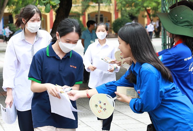 Khi nào sẽ ban hành phương án thi tốt nghiệp THPT theo chương trình phố thông mới? - Ảnh 2.