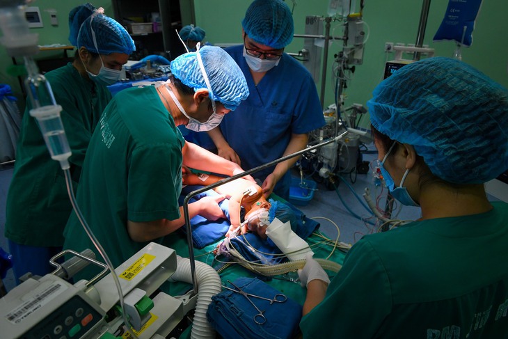 Thầy thuốc Nhi Trung ương hồi sinh những trái tim 'lỗi nhịp' của trẻ bằng kỹ thuật mới trong phẫu thuật - Ảnh 1. Thầy thuốc Nhi Trung ương hồi sinh những trái tim 'lỗi nhịp' của trẻ bằng kỹ thuật mới trong phẫu thuật - Ảnh 1.
