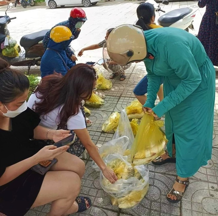 Đồng nghiệp, phu huynh rủ nhau mua cá giúp thầy giáo mắc bệnh K có thêm kinh phí chữa trị - Ảnh 2.
