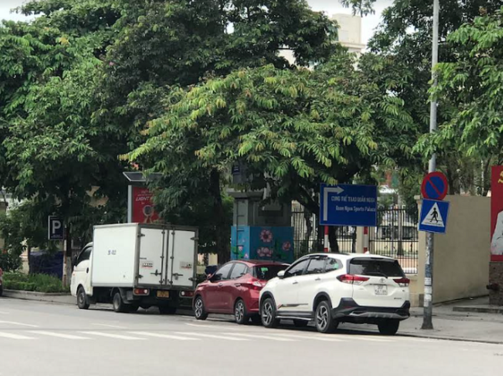 Biển cấm đỗ xe và được đỗ xe ở cùng một vị trí, chính quyền nói gì ? - Ảnh 5. Biển cấm đỗ xe và được đỗ xe ở cùng một vị trí, chính quyền nói gì ? - Ảnh 5.