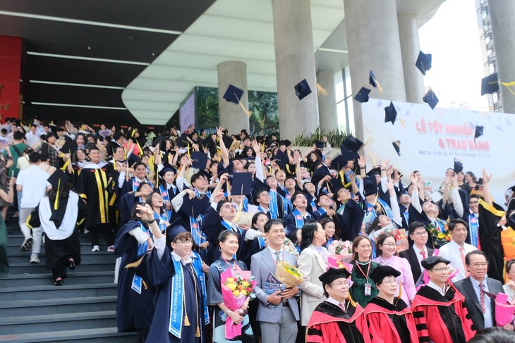 Khóa bác sĩ răng hàm mặt đầu tiên của Đại học Quốc tế Hồng Bàng đã tốt nghiệp - Ảnh 2. Khóa bác sĩ răng hàm mặt đầu tiên của Đại học Quốc tế Hồng Bàng đã tốt nghiệp - Ảnh 2.