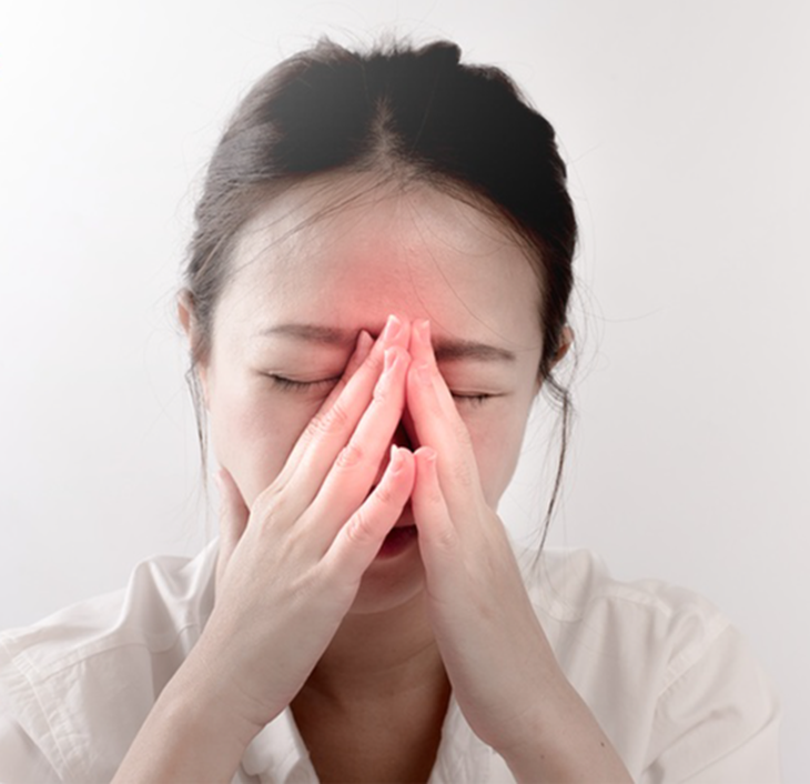 Khi bệnh nhân bị tái phát viêm xoang hoặc bệnh trở nặng hơn vào mùa mưa cần đến bác sĩ thăm khám và chữa trị kịp thời. Ảnh minh họa