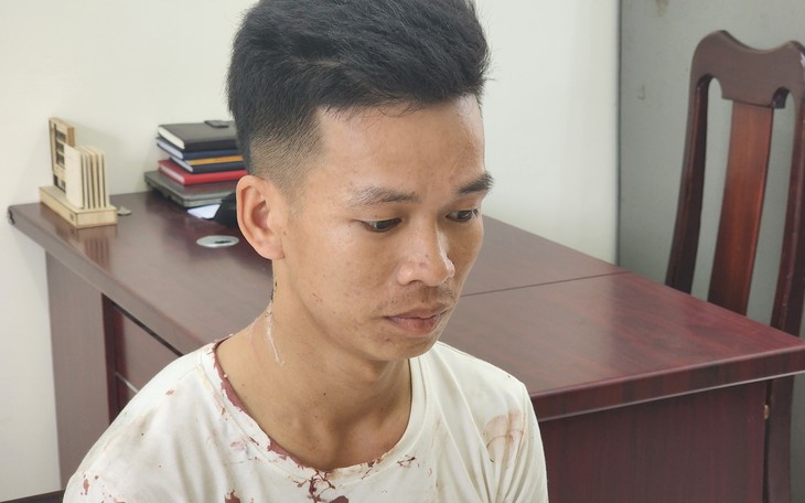 Tạm giữ đối tượng dùng dao chém bạn gái rồi tự vẫn