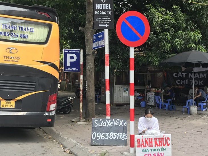 Biển cấm đỗ xe và được đỗ xe ở cùng một vị trí, chính quyền nói gì ? - Ảnh 3. Biển cấm đỗ xe và được đỗ xe ở cùng một vị trí, chính quyền nói gì ? - Ảnh 3.