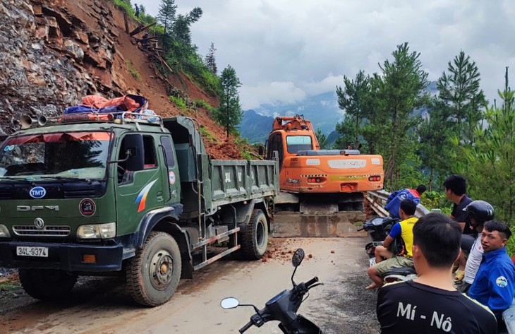 Sạt lở cắt đứt tuyến giao thông trên đèo Mã Pí Lèng (Hà Giang) - Ảnh 5.