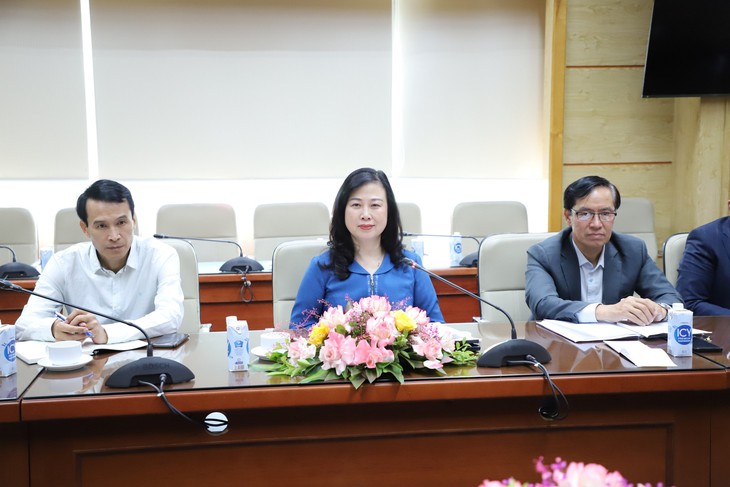 Bộ trưởng Bộ Y tế Đào Hồng Lan tiếp Chủ tịch Hội đồng quản trị kiêm Tổng Giám đốc Toàn cầu Tập đoàn Abbott - Ảnh 1. Bộ trưởng Bộ Y tế Đào Hồng Lan tiếp Chủ tịch Hội đồng quản trị kiêm Tổng Giám đốc Toàn cầu Tập đoàn Abbott - Ảnh 1.