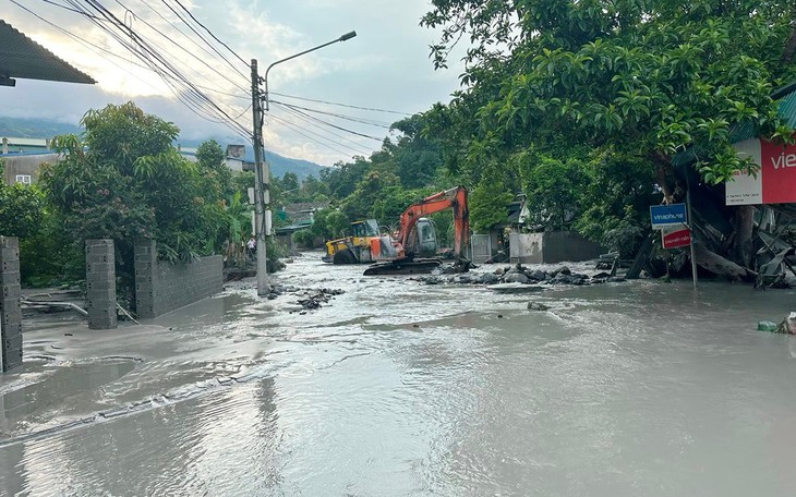Vỡ cống tràn hồ thải quặng ở Lào Cai: "Đây là sự cố môi trường nghiêm trọng"
