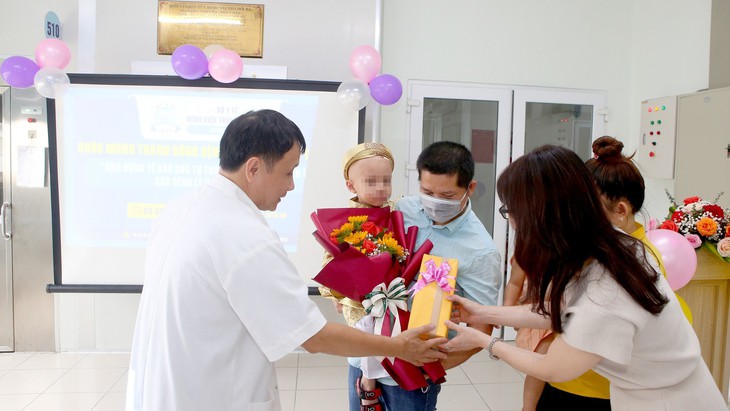 Ghép tế bào gốc cứu sống bệnh nhi bị u nguyên bào thần kinh - Ảnh 1.