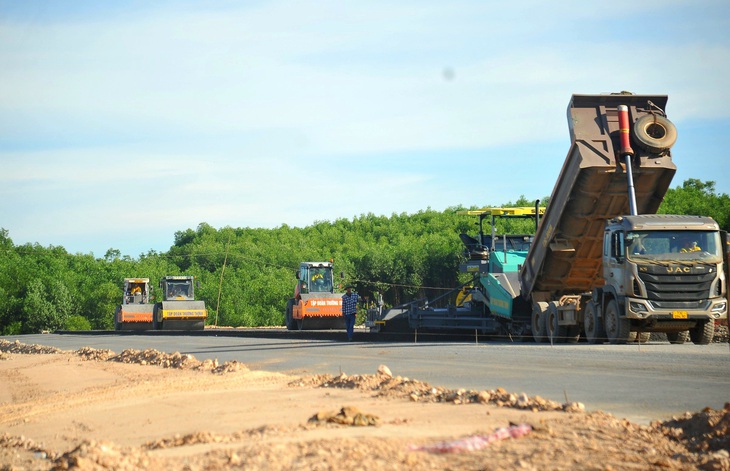 Cận cảnh đại công trường cao tốc nghìn tỷ qua Quảng Trị - Ảnh 8.