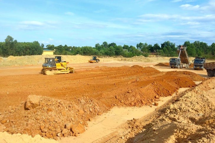 Vì sao tiến độ thi công cao tốc Vạn Ninh - Cam Lộ chậm?- Ảnh 1. Vì sao tiến độ thi công cao tốc Vạn Ninh - Cam Lộ chậm?- Ảnh 1.