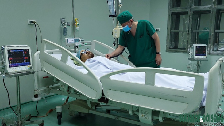 Lấy, ghép tạng từ người cho chết não - Bước tiến vượt bậc của Bệnh viện Hữu nghị đa khoa Nghệ An - Ảnh 7. Lấy, ghép tạng từ người cho chết não - Bước tiến vượt bậc của Bệnh viện Hữu nghị đa khoa Nghệ An - Ảnh 7.