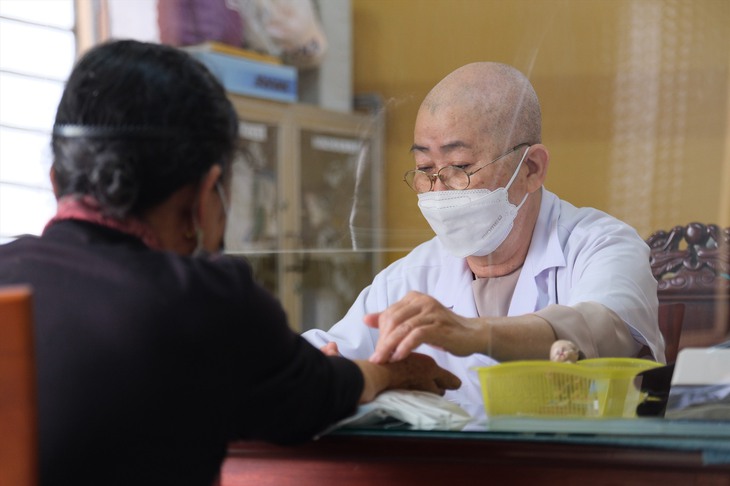 Ngôi chùa nổi tiếng là nơi khám chữa bệnh cho bệnh nhân nghèo - Ảnh 3.