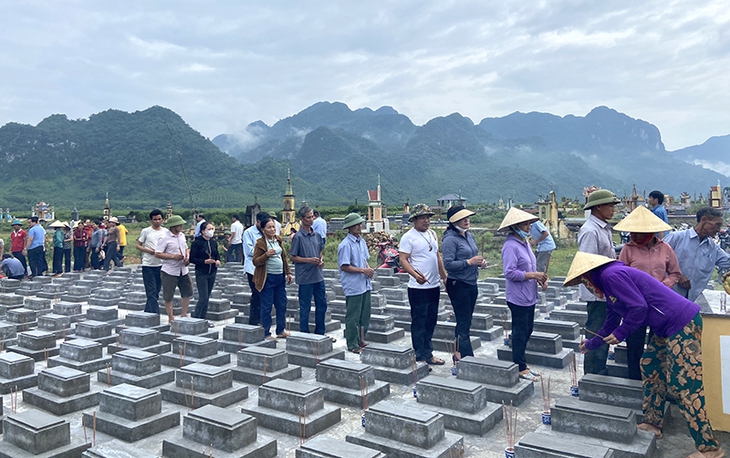 Việc làm ý nghĩa với hơn 1. 000 ngôi mộ không rõ danh tính - Ảnh 1.