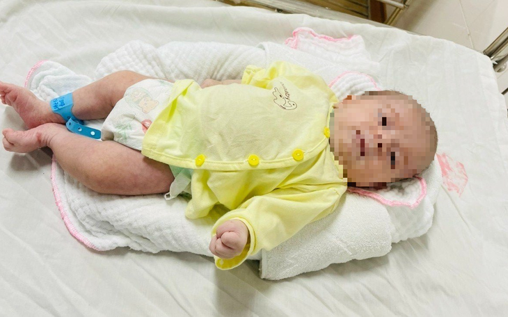 Sinh con tại nhà, bé sơ sinh bị uốn ván rốn nặng