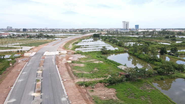 Tại sao dự án đường nối từ cầu Nhật Lệ 2 đến đường tránh TP. Đồng Hới vẫn 'im lìm" dù chậm tiến độ - Ảnh 6.