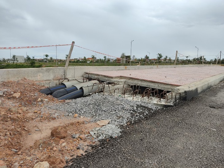 Tại sao dự án đường nối từ cầu Nhật Lệ 2 đến đường tránh TP. Đồng Hới vẫn 'im lìm" dù chậm tiến độ - Ảnh 9.