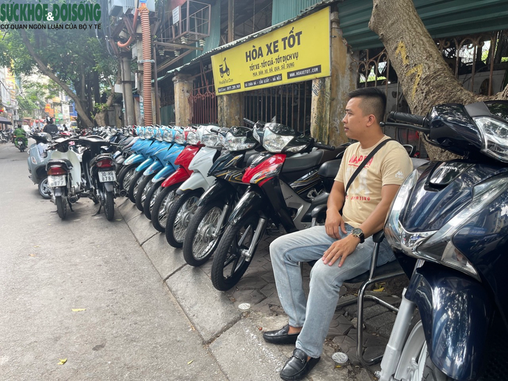 Chủ cửa hàng xe máy cũ ở Hà Nội: "Chỉ còn chờ phá sản, sắp về quê chăn vịt" - Ảnh 4.