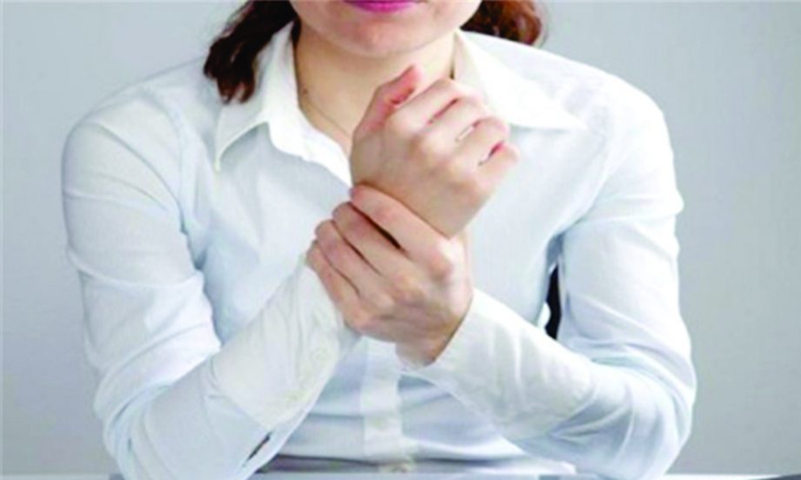 Những người thường xuyên làm việc trong phòng kín với nhiều loại thiết bị, máy móc… gọi chung là "nhân viên văn phòng" thường phải đối mặt với một số vấn đề sức khỏe đặc thù. Ảnh minh họa