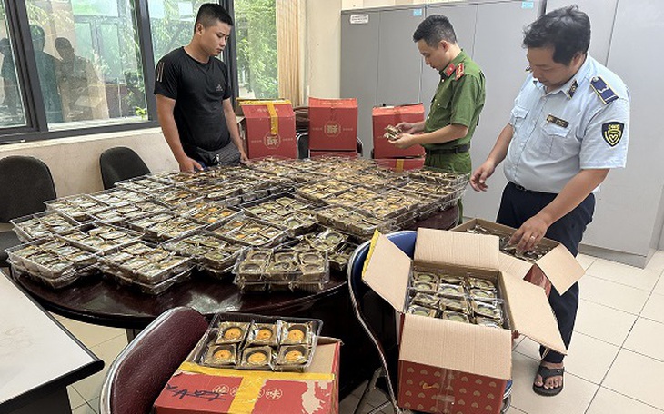 Tiếp tục thu giữ 800 bánh trung thu có dấu hiệu nhập lậu