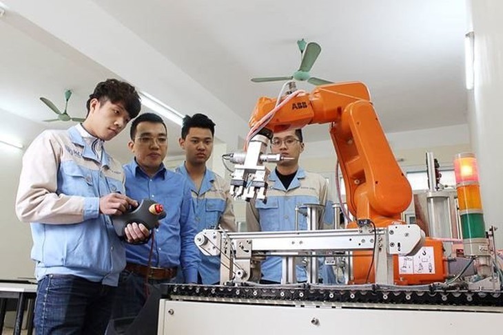 Mức lương của giáo viên, viên chức dạy nghề thay đổi như thế nào từ ngày 15/10? - Ảnh 1. Mức lương của giáo viên, viên chức dạy nghề thay đổi như thế nào từ ngày 15/10? - Ảnh 1.