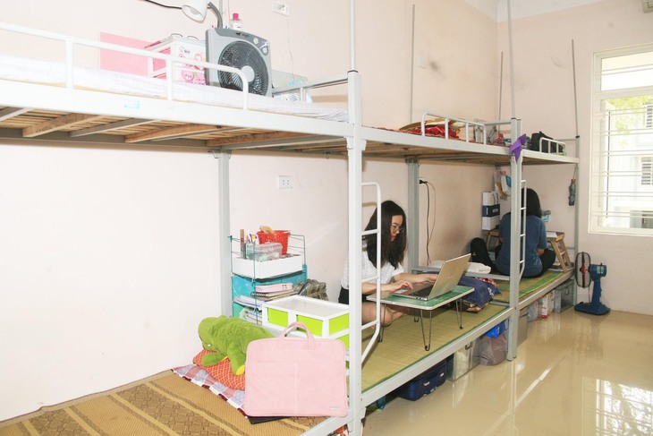Tân sinh viên sốc trước muôn vàn khó khăn khi xa nhà - Ảnh 1.