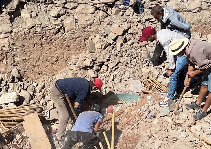 Động đất Maroc: Cuộc chạy đua tìm người sống sót của lực lượng cứu hộ - Ảnh 2. Động đất Maroc: Cuộc chạy đua tìm người sống sót của lực lượng cứu hộ - Ảnh 2.