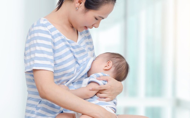 Những lợi ích vượt trội dễ thấy khi nuôi con bằng sữa mẹ