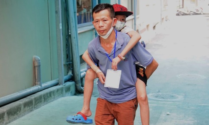 MS 875: Nghẹn ngào trước ước mong của cậu bé 8 tuổi đang hàng ngày chiến đấu với bệnh ung thư - Ảnh 3. MS 875: Nghẹn ngào trước ước mong của cậu bé 8 tuổi đang hàng ngày chiến đấu với bệnh ung thư - Ảnh 3.