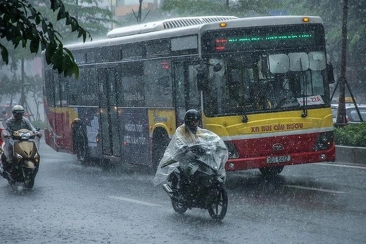 Miền Bắc mưa lớn dồn dập trước khi nắng nóng trở lại - Ảnh 2.