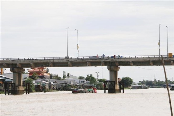 Lạnh người với lời khai của kẻ ném bé trai 4 tuổi xuống sông ở An Giang - Ảnh 2.