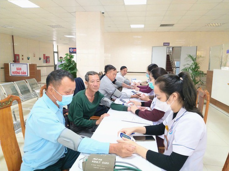 Hà Tĩnh hỗ trợ người khó khăn khi khám chữa bệnh - Ảnh 2.