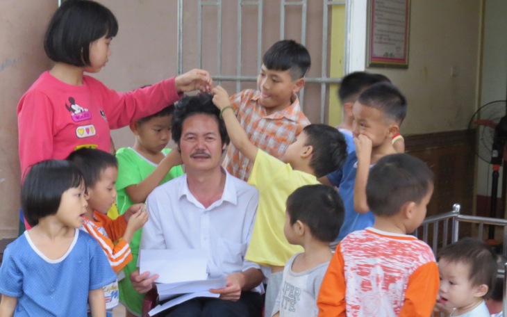 Người thầy nâng đỡ hàng trăm trẻ bất hạnh