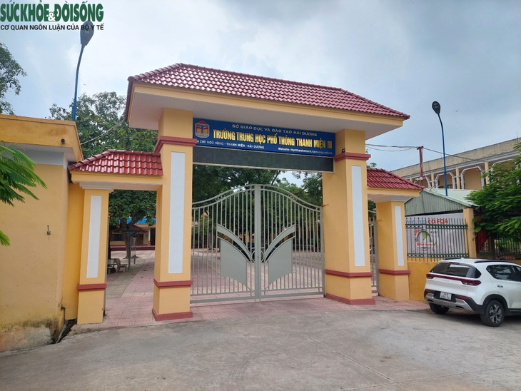 Mảnh giấy 'ghi dồn' các khoản thu đầu năm học ở trường THPT tại Hải Dương và câu chuyện phía sau - Ảnh 1. Mảnh giấy 'ghi dồn' các khoản thu đầu năm học ở trường THPT tại Hải Dương và câu chuyện phía sau - Ảnh 1.