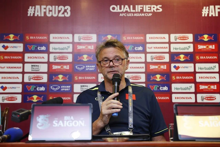 HLV Troussier: U23 Việt Nam thiếu tập trung, giảm sút về tinh thần và sự quyết tâm - Ảnh 1. HLV Troussier: U23 Việt Nam thiếu tập trung, giảm sút về tinh thần và sự quyết tâm - Ảnh 1.